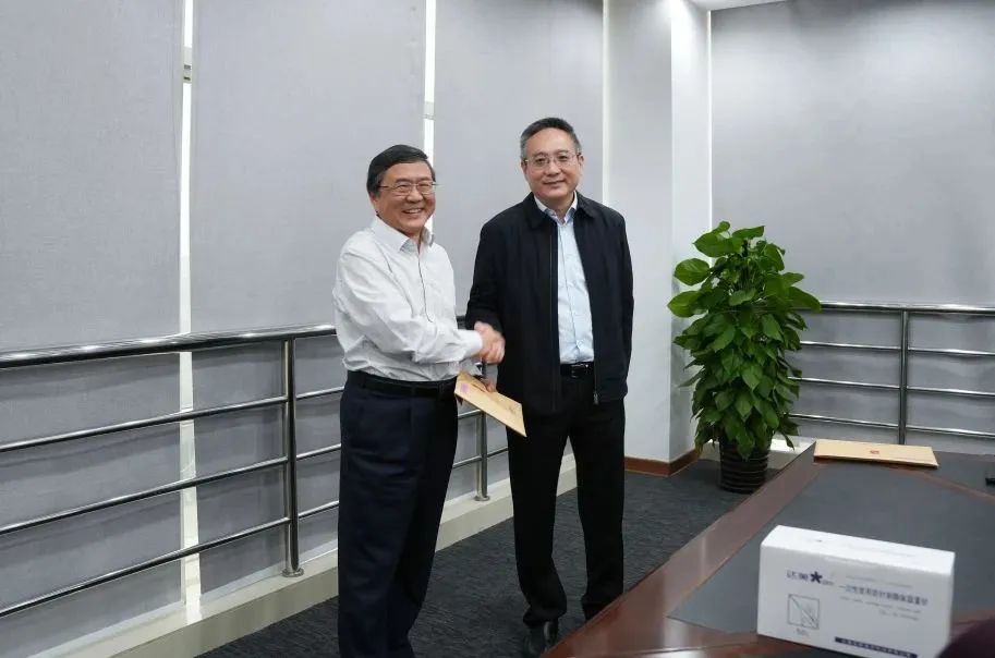 奉賢區(qū)人大常委會(huì)黨組書記、主任張培榮一行蒞臨上海山美股份開展“優(yōu)環(huán)境、穩(wěn)經(jīng)濟(jì)”大走訪大調(diào)研
